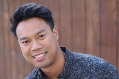 yakışıklı bir genç Asyalı adam portresi