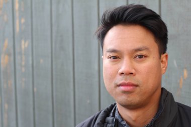 yakışıklı bir genç Asyalı adam portresi