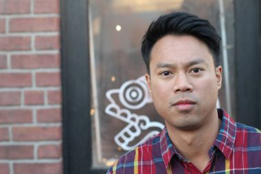 yakışıklı bir genç Asyalı adam portresi