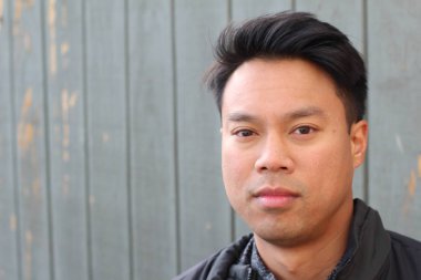 yakışıklı bir genç Asyalı adam portresi