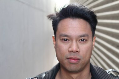 yakışıklı bir genç Asyalı adam portresi