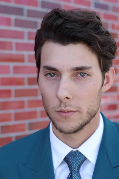 Retrato Cerca Joven Hombre Negocios Guapo Traje Azul Delante Pared — Foto de Stock