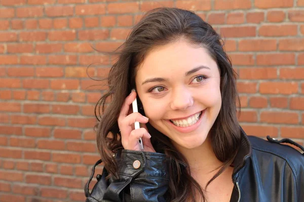 Retrato Hermosa Adolescente Sobre Fondo Pared Ladrillo —  Fotos de Stock