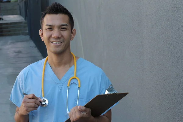 Close Retrato Belo Jovem Médico Raça Mista Rua — Fotografia de Stock