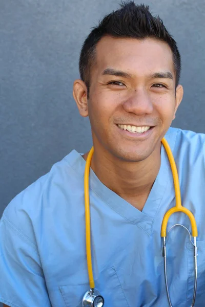 Nahaufnahme Porträt Eines Hübschen Jungen Arztes Gemischter Rasse Auf Der — Stockfoto