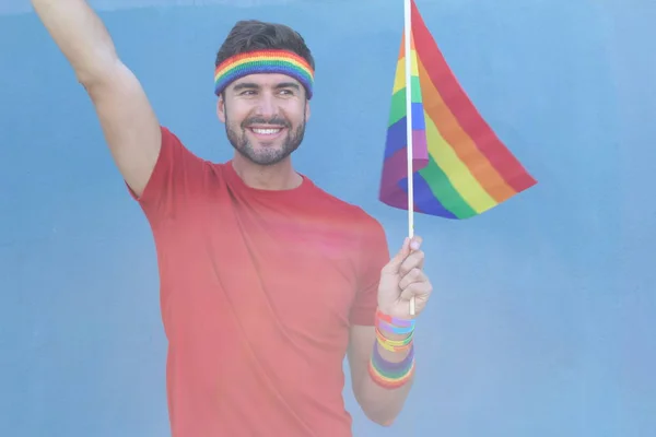 Bonito Macho Orgulhosamente Segurando Bandeira Lgbt — Fotografia de Stock