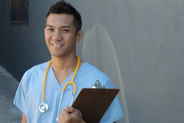 Primer Plano Retrato Guapo Joven Médico Raza Mixta Calle — Foto de Stock