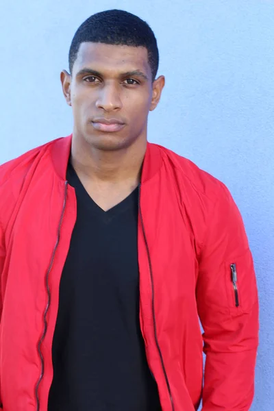 Крупним Планом Портрет Красивого Молодого Афроамериканця Червоній Куртці — стокове фото