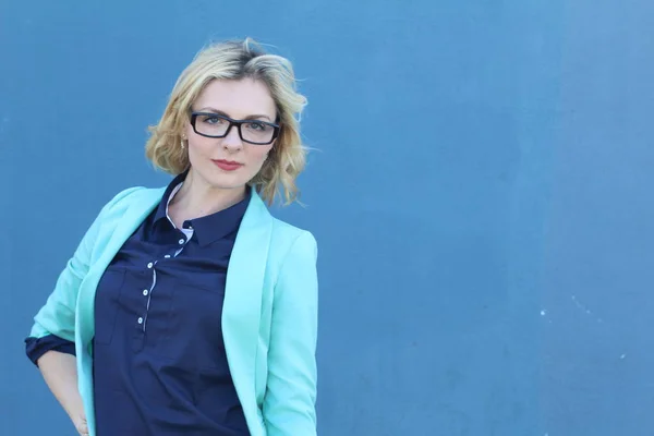 Retrato Cerca Mujer Negocios Feliz Con Gafas Con Espacio Para —  Fotos de Stock