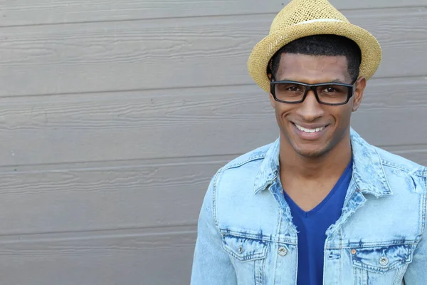 Nahaufnahme Eines Hübschen Jungen Afrikanisch Amerikanischen Mannes Lässiger Kleidung Auf — Stockfoto