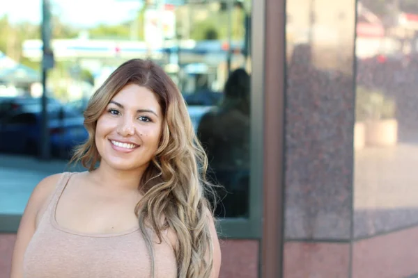 Portrait Young Hispanic Female Smiling — Stok fotoğraf