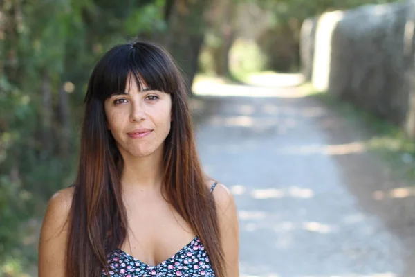 Closeup Portrait Beauty Brunette Woman Standing Green Summer Park Daytime — 스톡 사진