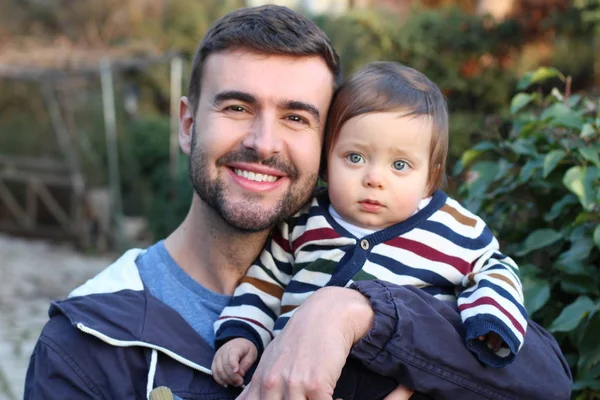 Papa Spielt Mit Seinem Einjährigen Baby — Stockfoto
