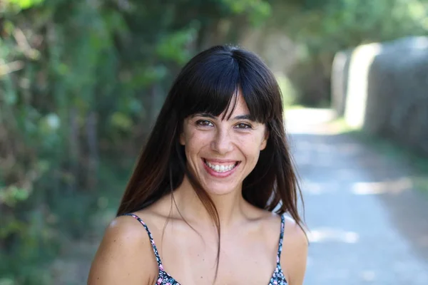 Closeup Portrait Beauty Brunette Woman Standing Green Summer Park Daytime — 스톡 사진