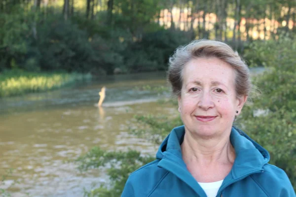 Retrato Senhora Mais Velha Parque — Fotografia de Stock