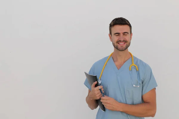 Retrato Joven Enfermero Con Estetoscopio Sonriendo Con Espacio Para Copiar — Foto de Stock