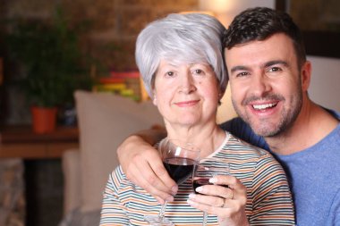 Yaş farkı olan bir çift.