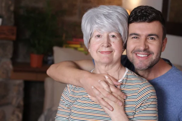 Casal Com Uma Diferença Idade Considerável — Fotografia de Stock