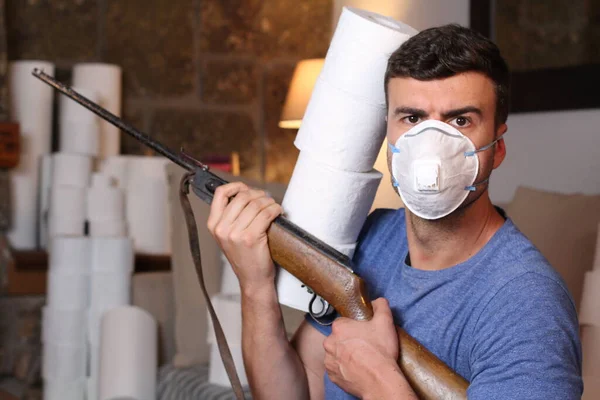 Man Guarding Toilet Paper Rolls Rifle Home — Stock Photo, Image