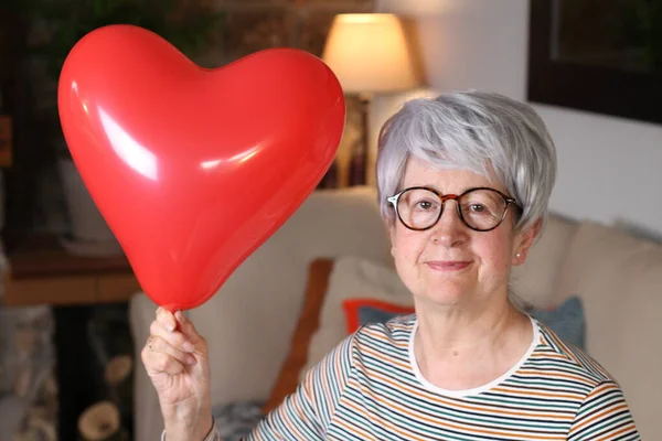 Close Portrait Mature Woman Heart Shaped Balloon Sitting Home Quarantine — Stock Photo, Image