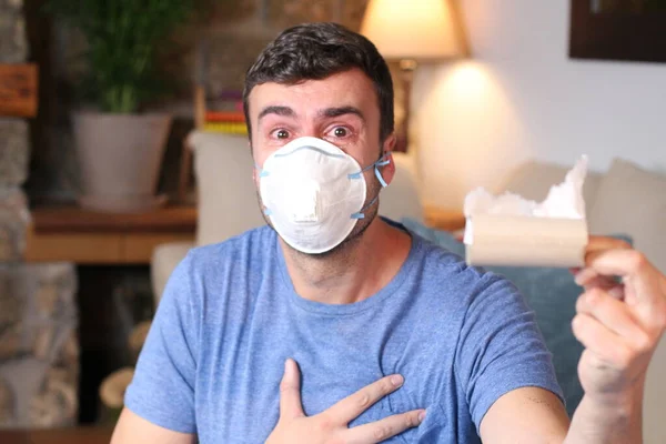 Close Retrato Belo Jovem Máscara Protetora Médica Com Rolo Papel — Fotografia de Stock