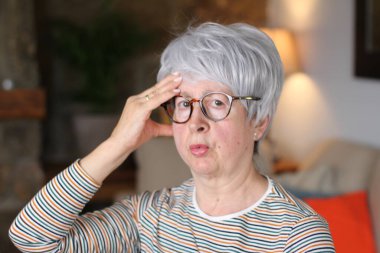 Büyük kadın hata yapıyor.