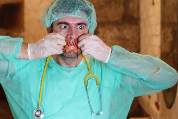 Portrait Gros Plan Médecin Maniaque Dans Des Lunettes Avec Bouche — Photo