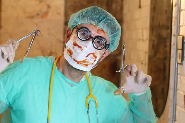 Portrait Gros Plan Médecin Maniaque Avec Des Outils Dentiste Masque — Photo