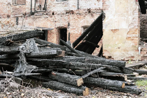 Burnt Wooden Boards Background Old Brick House Fire — Stock Photo, Image