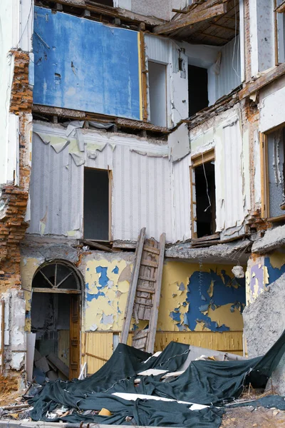 Edificio Varios Pisos Destruido Contexto Parte Decoración Interior Apartamentos Abandonados —  Fotos de Stock
