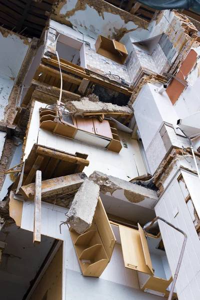 Elpusztított Többszintes Épület Összefüggésében Része Belső Dekoráció Elhagyott Lakások — Stock Fotó
