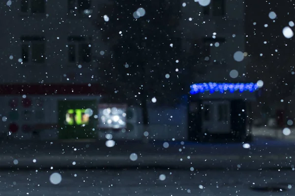 Vintern Suddig Bakgrund Med Fallande Snö Bakgrunden Stad Gata Vacker — Stockfoto