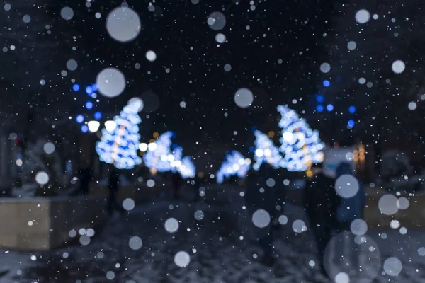 Luces Calle Festivas Noche Contra Fondo Nieve Que Cae Navidad — Foto de Stock