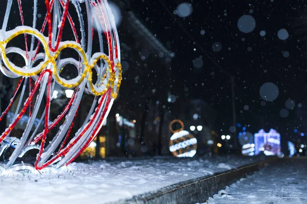 Caída Nieve Primer Plano Borroso Decoración Calle Navidad Año Nuevo — Foto de Stock