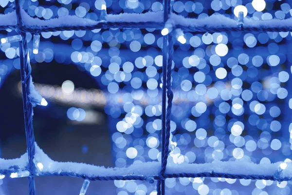 祭りの青いライト クリスマスと新年の背景 美しいボケ — ストック写真