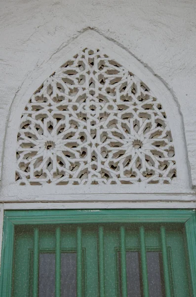 stock image Oriental ornament above door 