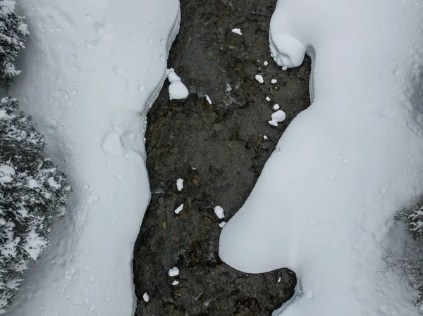 Вид Повітря Річку Тушкований Сніг Покритий Лісом Спокійній Сцені — стокове фото