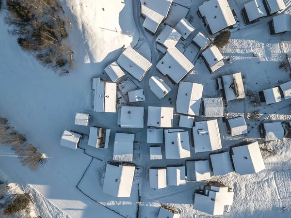 Flygbild Över Snötäckta Hus Liten Lantlig Stad Schweiz — Stockfoto