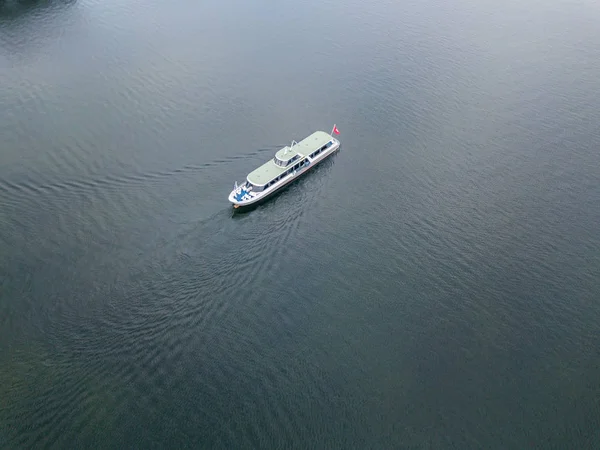 Vista Aérea Navio Ferry Passageiros Que Navega Lago Suíça — Fotografia de Stock