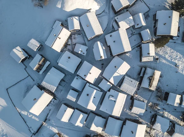 Flygbild Över Snötäckta Hus Liten Lantlig Stad Schweiz — Stockfoto