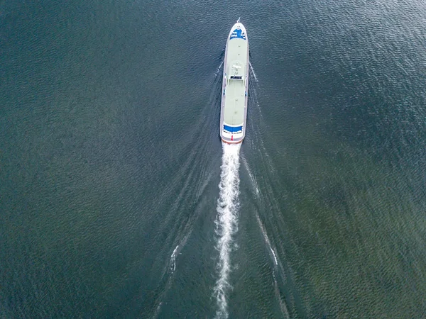 Vista Aérea Navio Ferry Passageiros Que Navega Lago Suíça — Fotografia de Stock