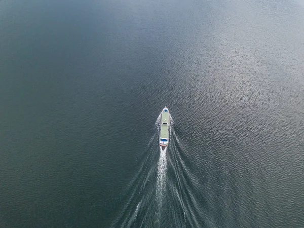 Повітряний Вид Пасажирський Поромний Корабель Пливе Озері Швейцарії — стокове фото