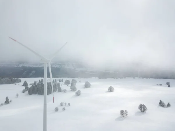 Luchtfoto Van Windturbine Besneeuwd Landschap — Stockfoto