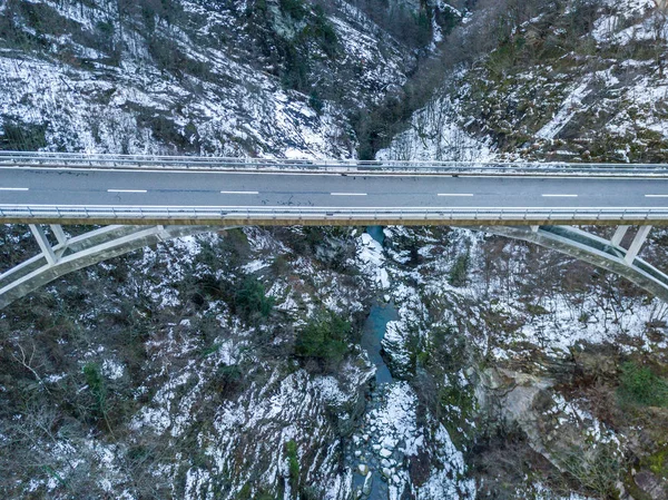 Vue Aérienne Pont Routier Suisse Sur Une Vallée Profonde — Photo