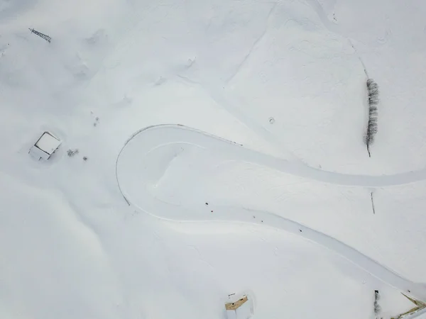 Vue Aérienne Route Enneigée Avec Courbe Utilisée Comme Piste Ski — Photo