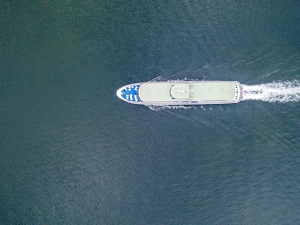 Vista Aérea Navio Ferry Passageiros Que Navega Lago Suíça — Fotografia de Stock