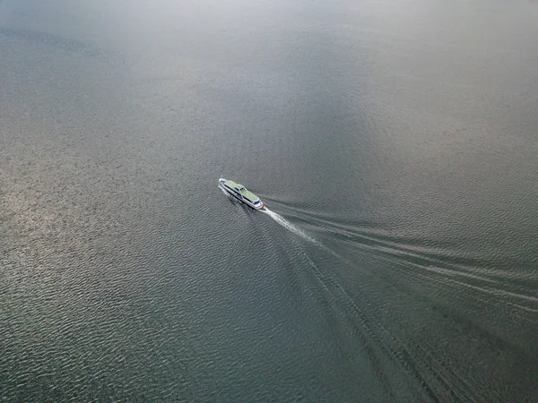 Vista Aérea Navio Ferry Passageiros Que Navega Lago Suíça — Fotografia de Stock