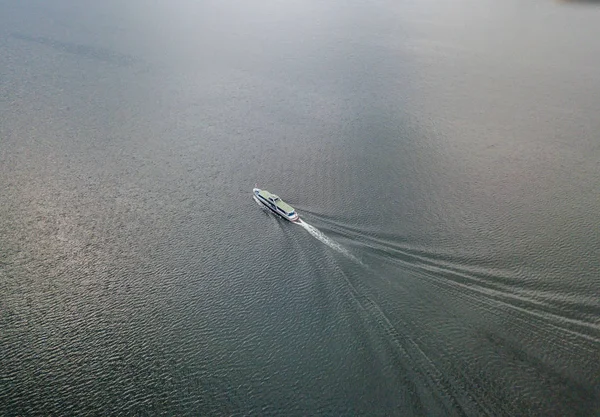 Luftaufnahme Einer Passagierfähre Auf Einem See Der Schweiz — Stockfoto