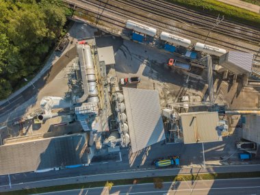 İsviçre 'de beton üretimi için havadan çimento manzarası