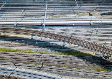 Büyük demiryolu alanının havadan görünüşü. Modern lojistik kavramı